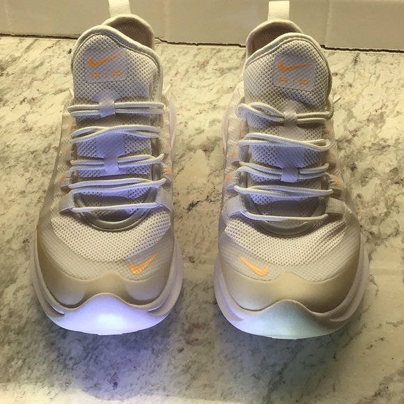 SOLD!! Nike Air Maxis 💛 size 7 💛 —NWT! - Picture 11 of 15